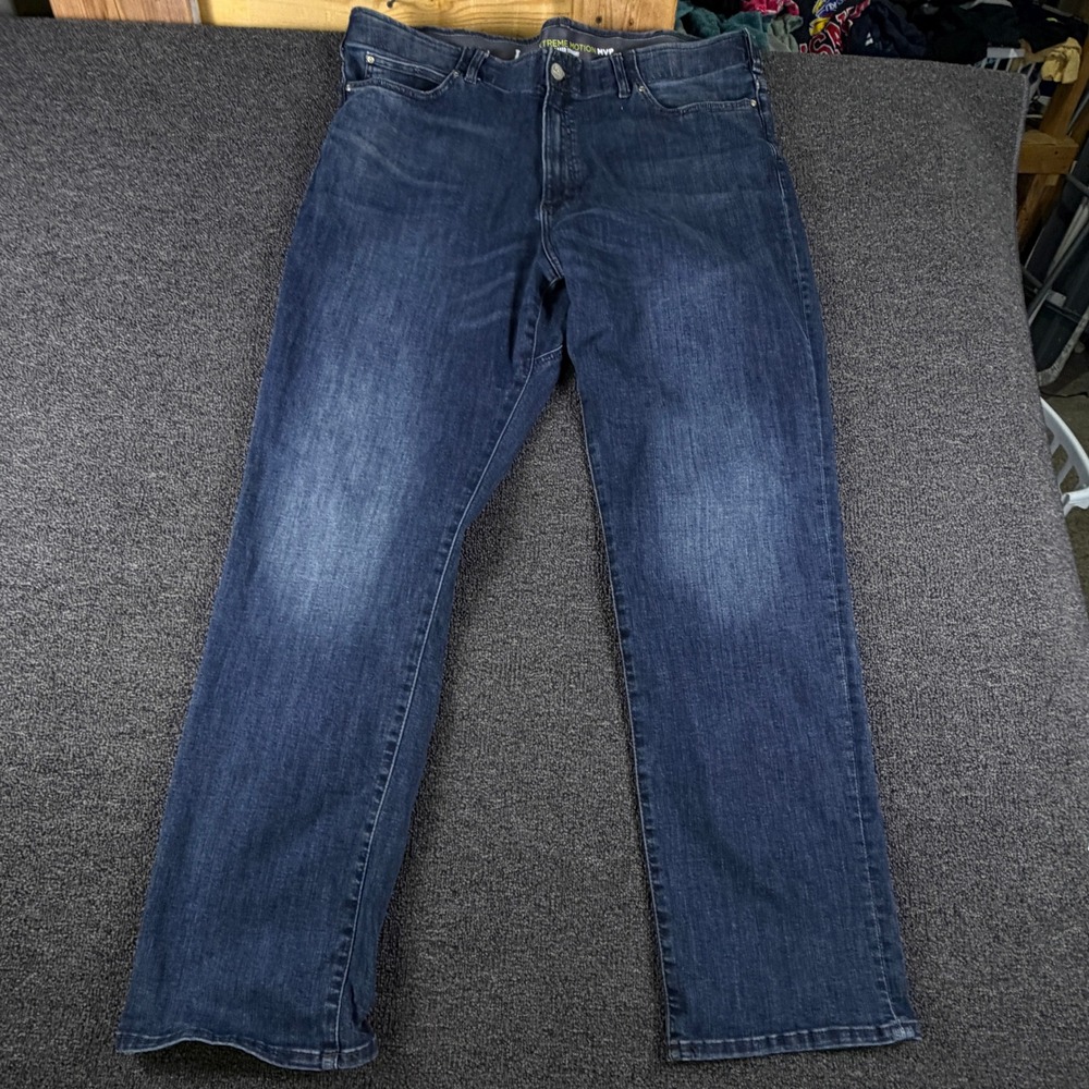 Lee Jeans Mens 42x32 Extreme Motion MVP Relaxed Straight Blue Stretch EUC